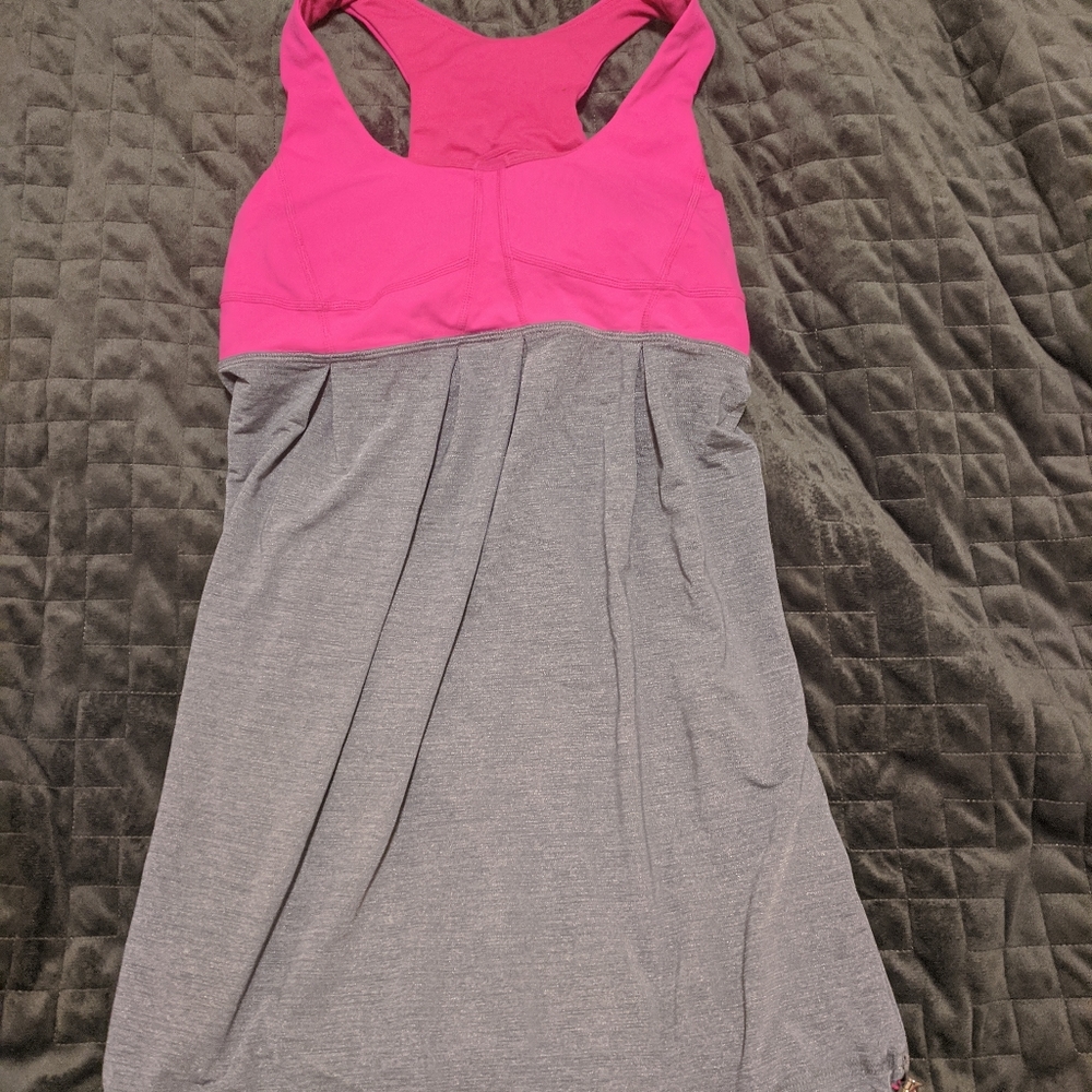 Lululemon top with built-in bra